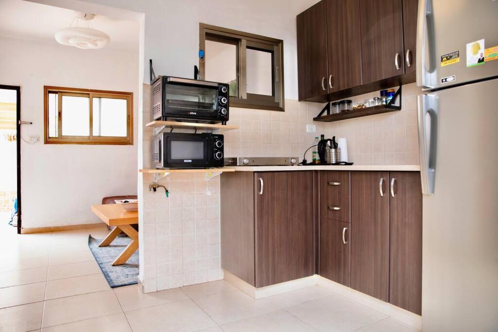 Homey Apartment Near The Beach Hadera Esterno foto