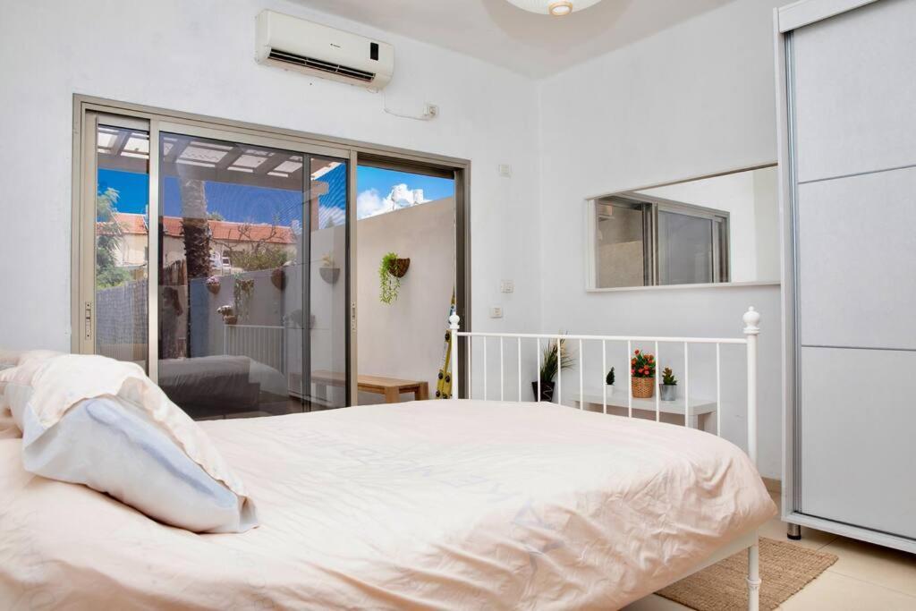 Homey Apartment Near The Beach Hadera Esterno foto